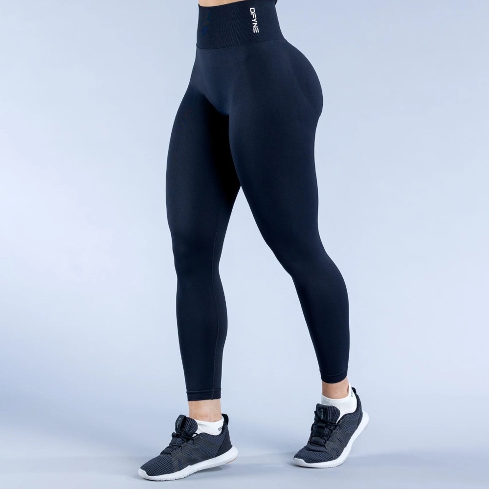 Black High-Waisted Leggings with Full Length and Textured Fabric